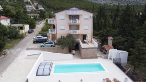 Große Ferienwohnung in Starigrad mit Balkon